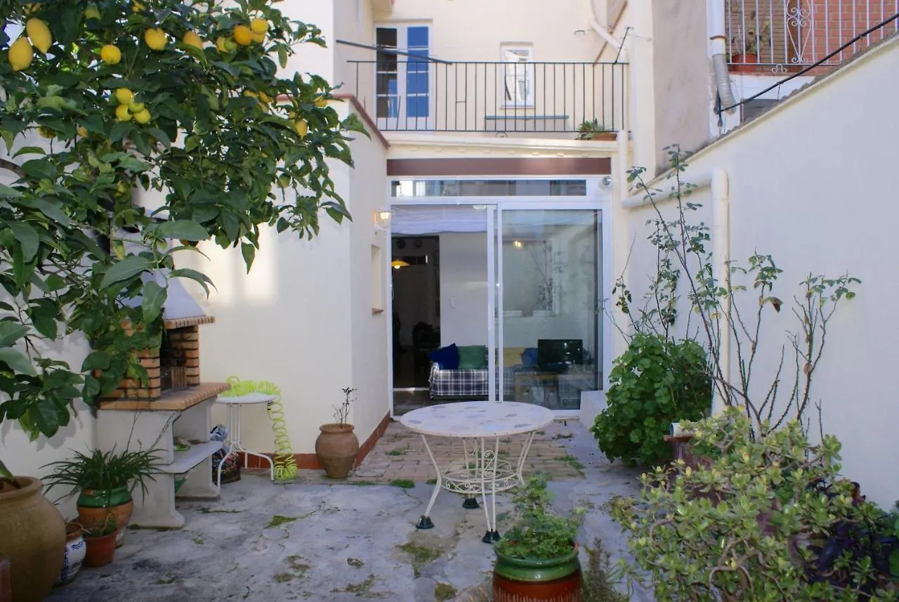 Dom wakacyjny Willa Oricagi House Modernist Style By Hlclub Agency Vilanova i la Geltrú